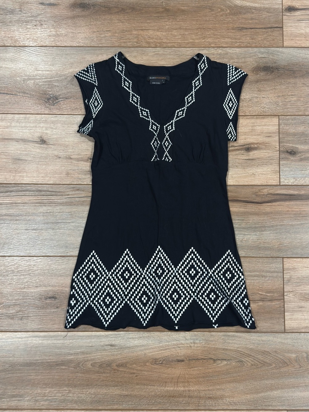 BCBGMAXAZRIA Vintage 2000s Y2k Black Embroidered Boho Tunic Top | Size Small